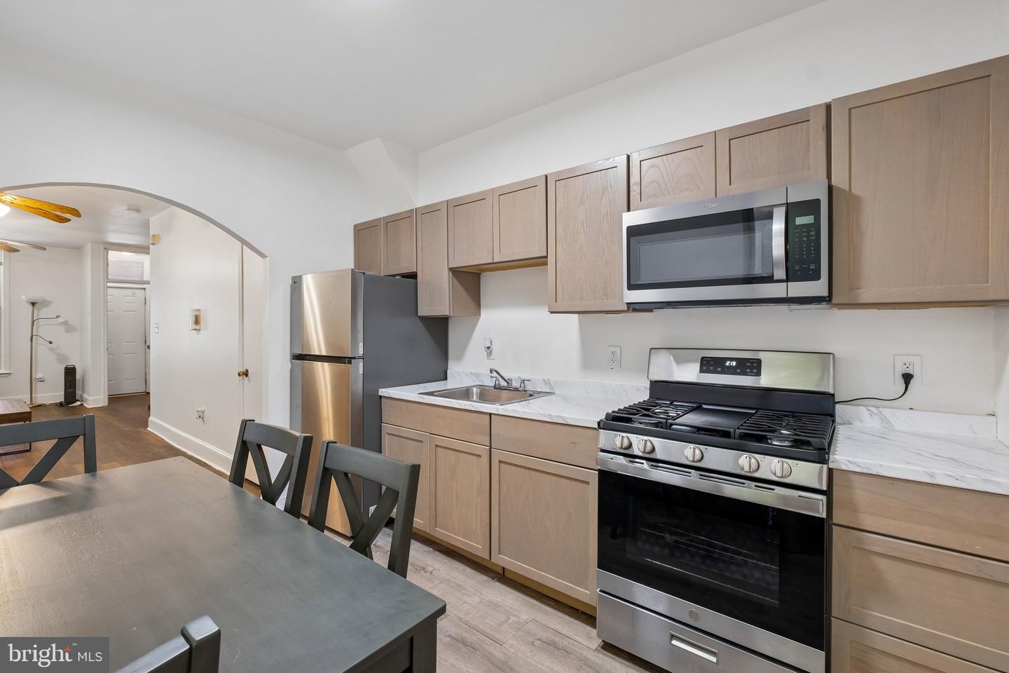 1337 S May St Property Photo 5