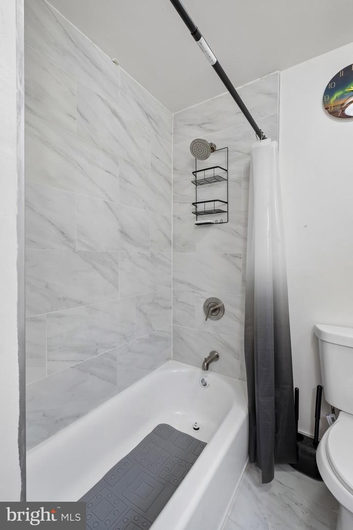 1337 S May St Property Photo 10