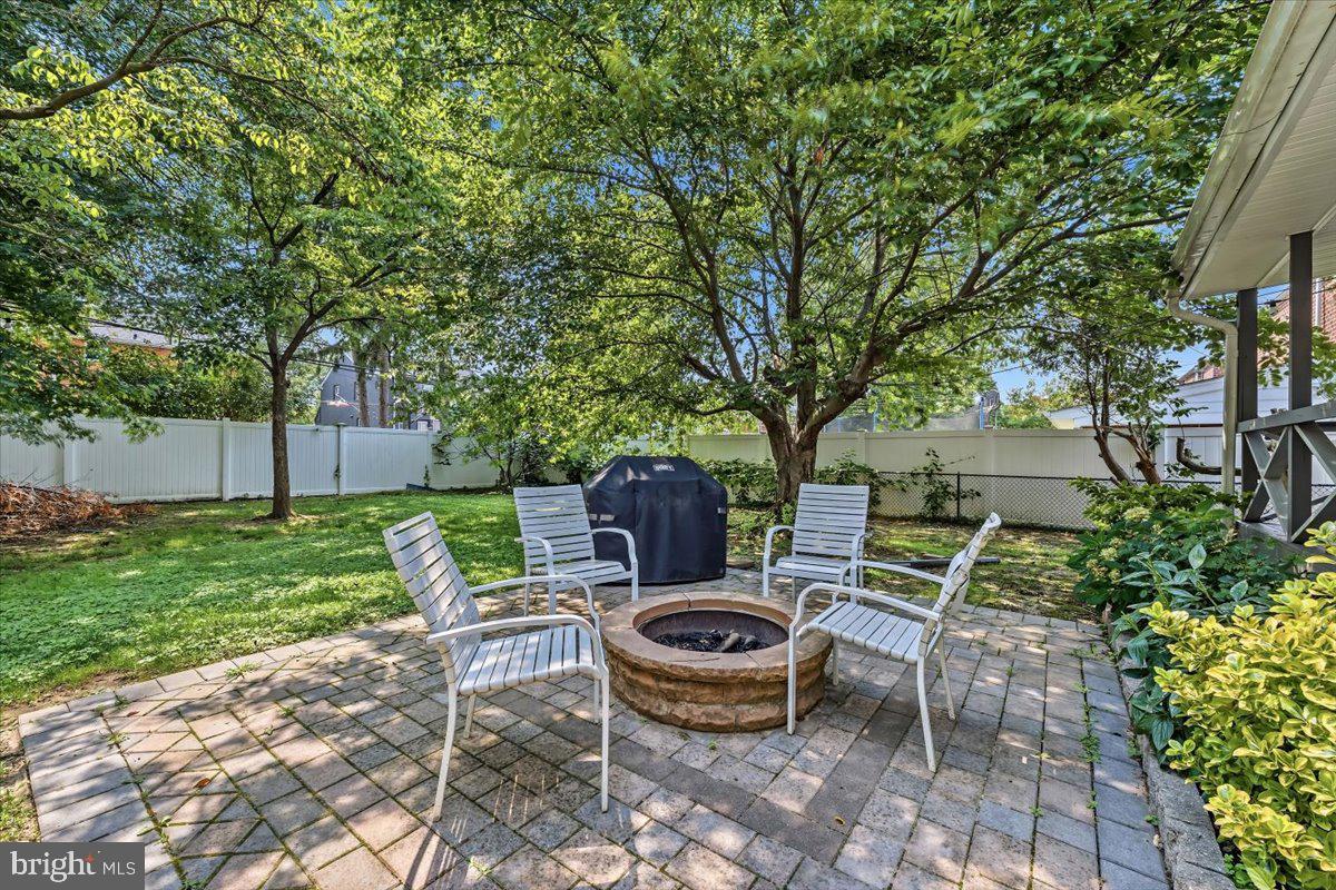 914 Longshore Ave Property Photo 6