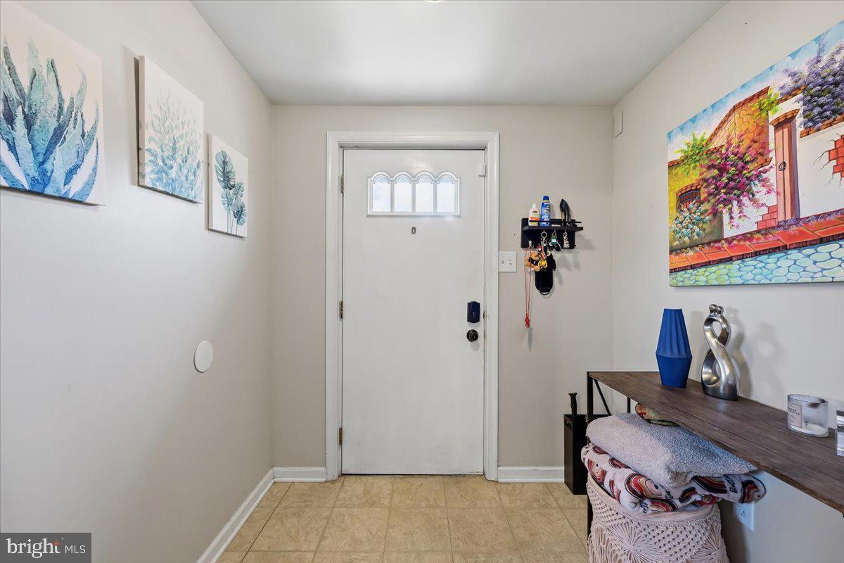 914 Longshore Ave Property Photo 10