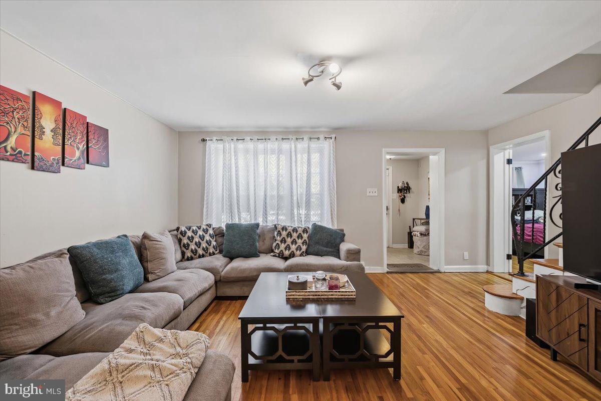 914 Longshore Ave Property Photo 13