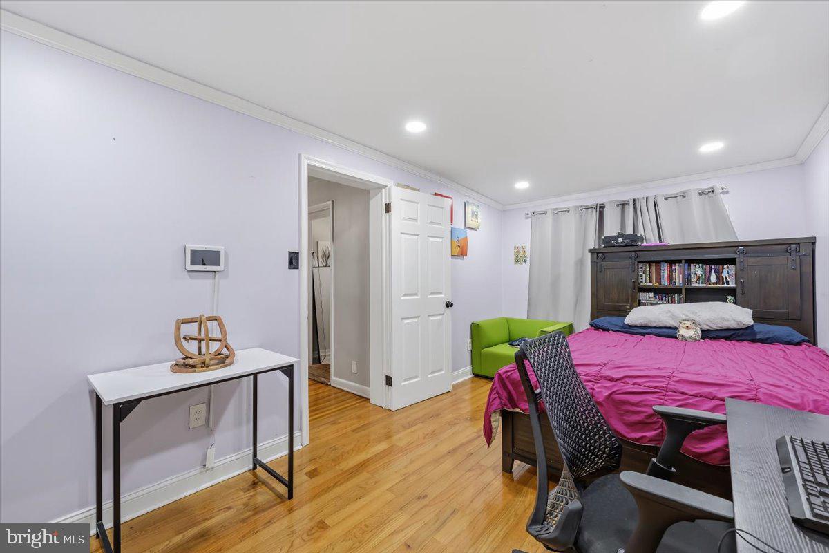 914 Longshore Ave Property Photo 19