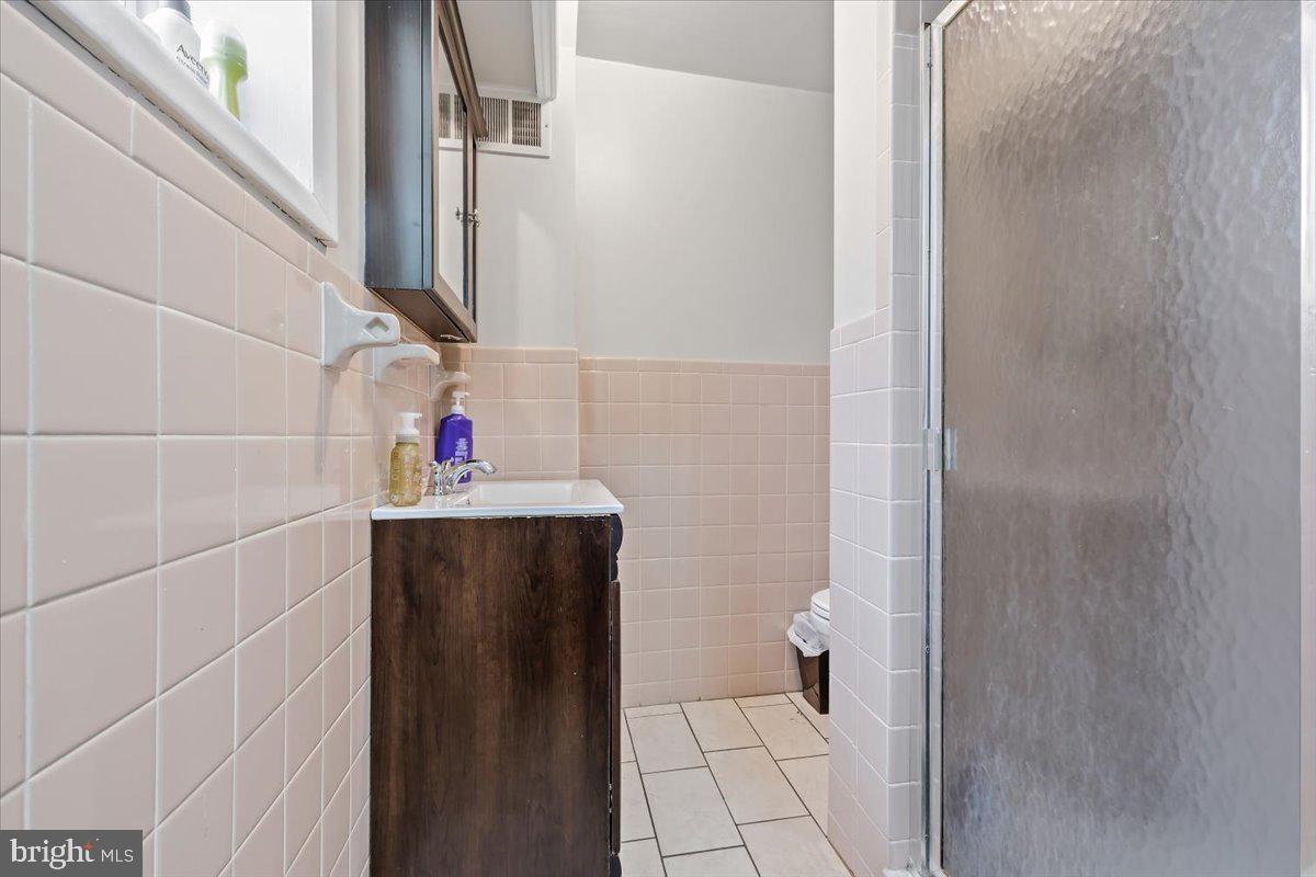 914 Longshore Ave Property Photo 20