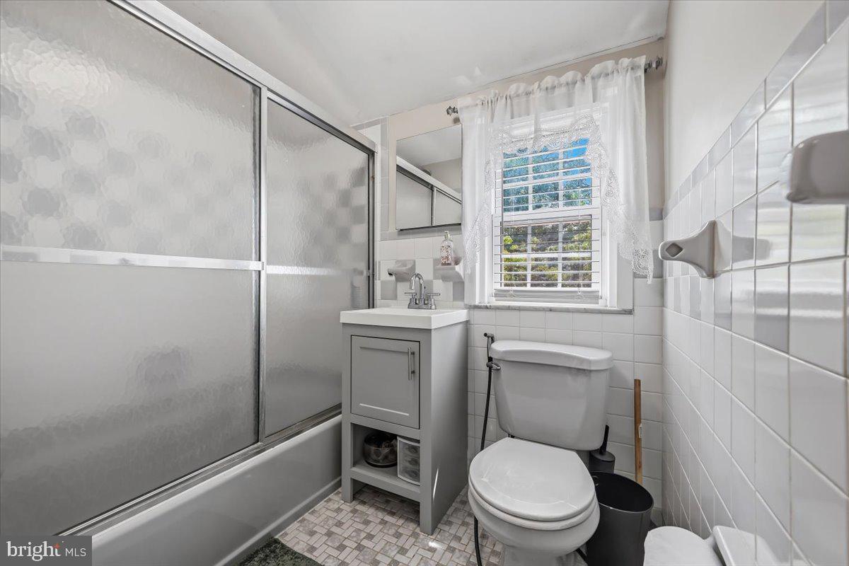 914 Longshore Ave Property Photo 27