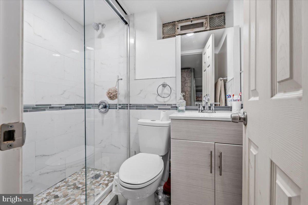 914 Longshore Ave Property Photo 31