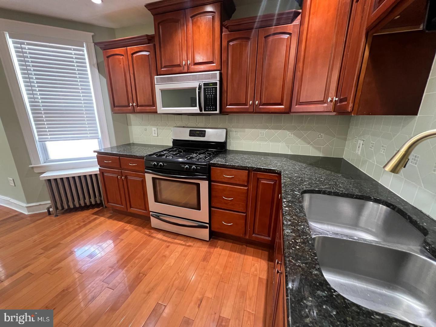 3204 Fanshawe St #2nd Floor Property Photo 6
