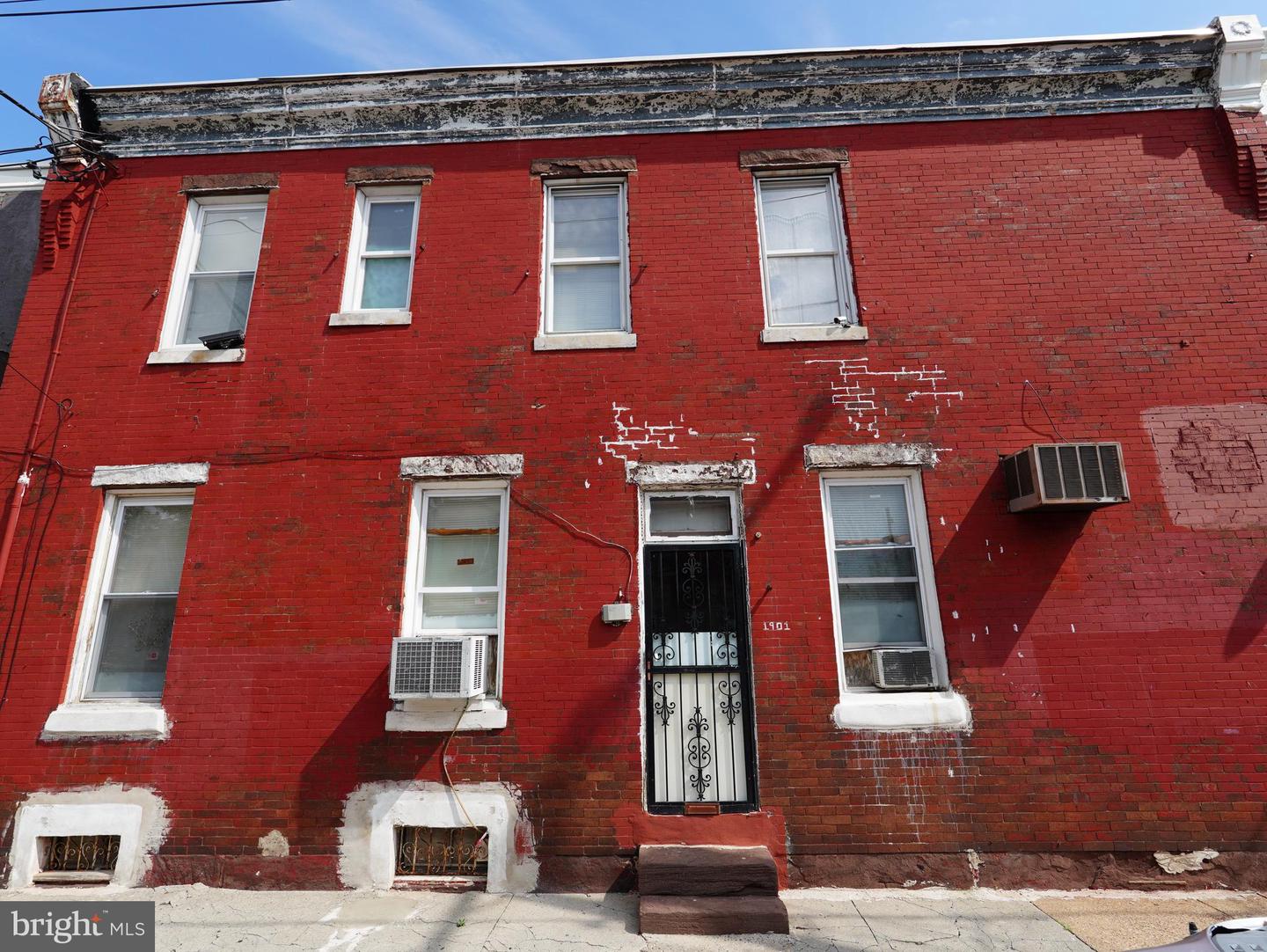 1901 E Monmouth St Property Photo 3