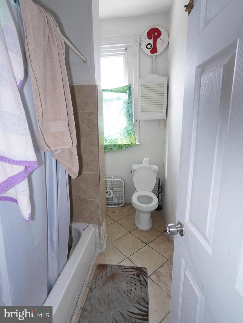 1901 E Monmouth St Property Photo 9