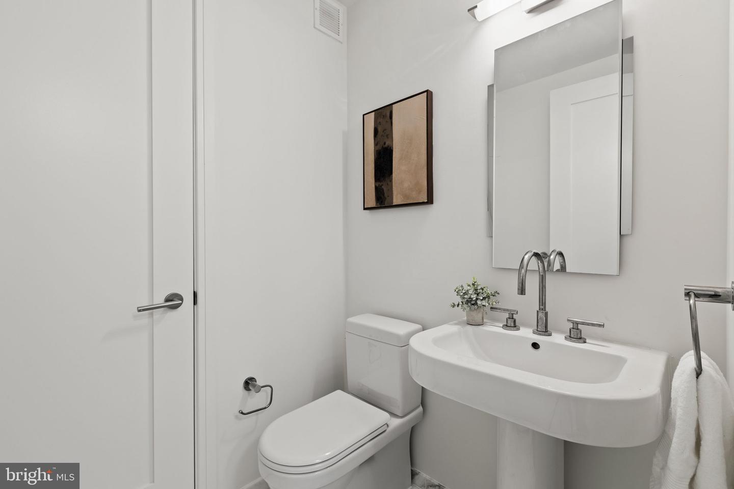 1414 S Penn Sq #24c Property Photo 23