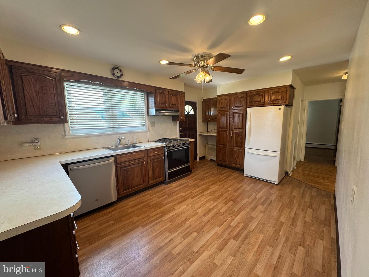 410 Paoli Ave Property Photo 4