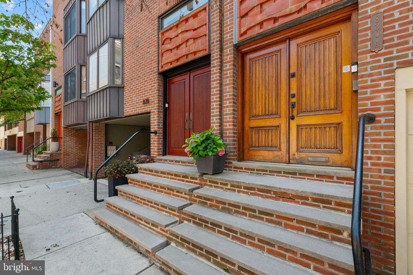 830 Lombard St #a Property Photo 3