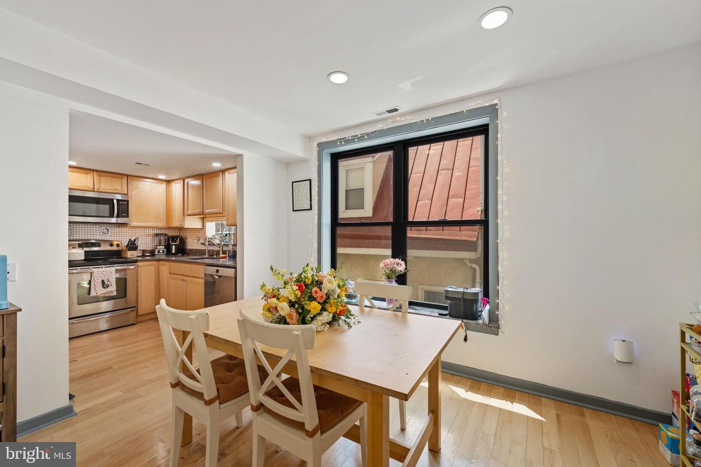 830 Lombard St #a Property Photo 7