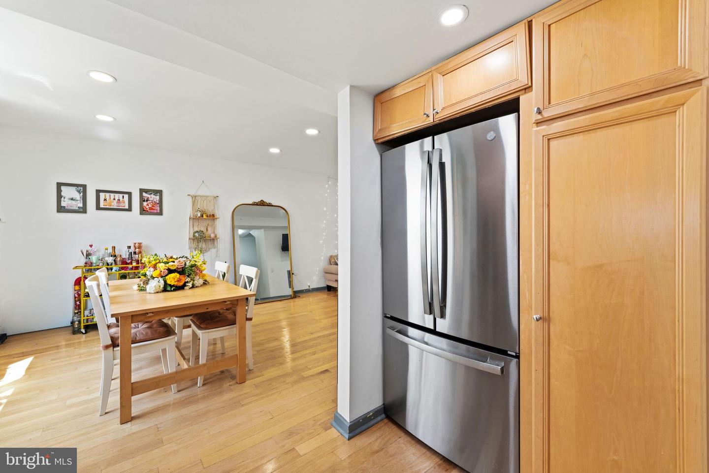 830 Lombard St #a Property Photo 8