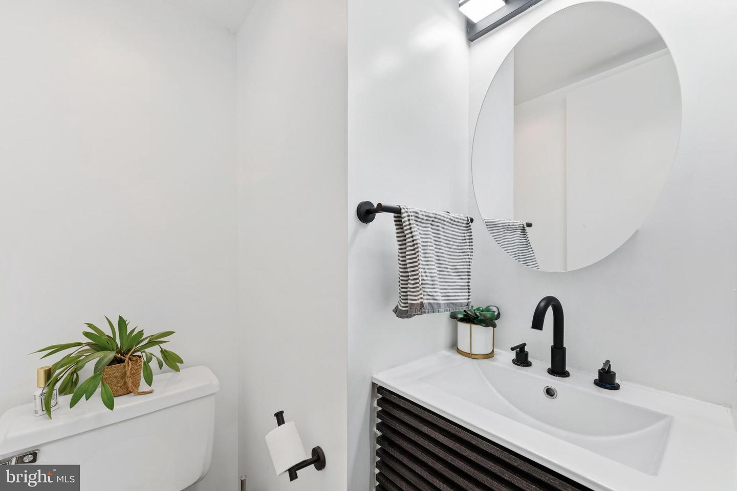 830 Lombard St #a Property Photo 11