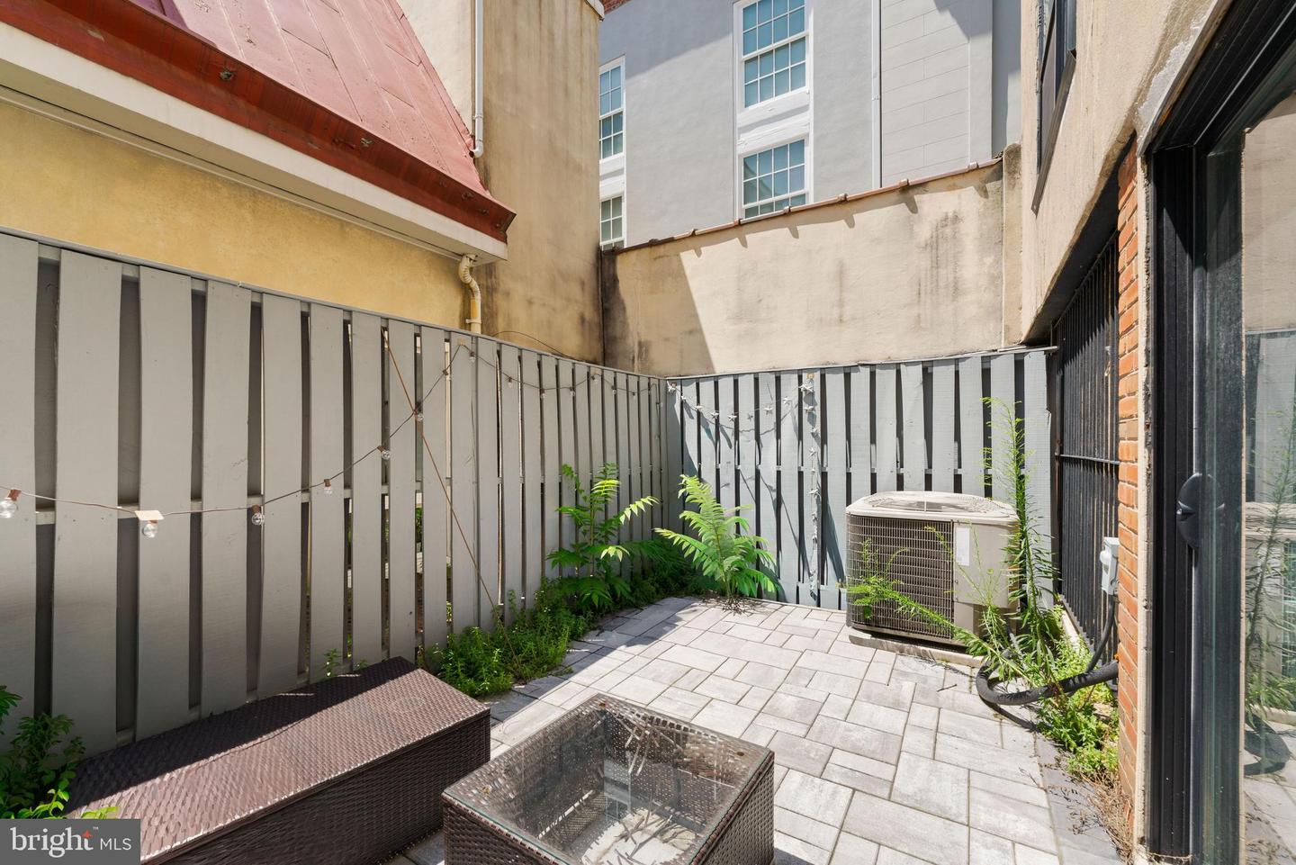 830 Lombard St #a Property Photo 13