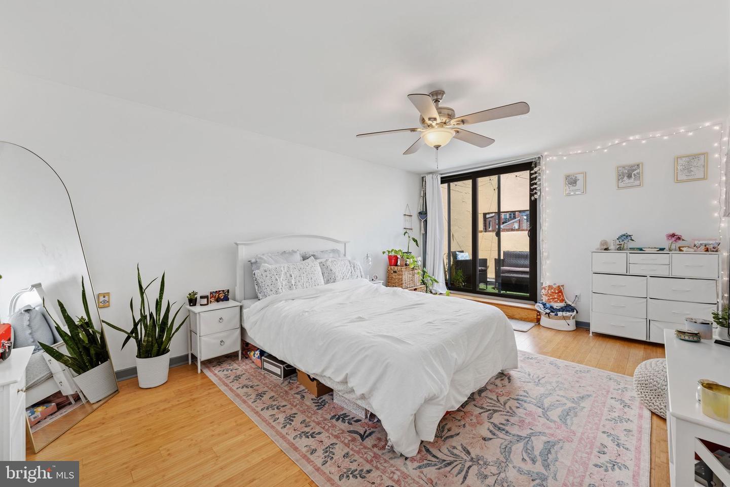 830 Lombard St #a Property Photo 15
