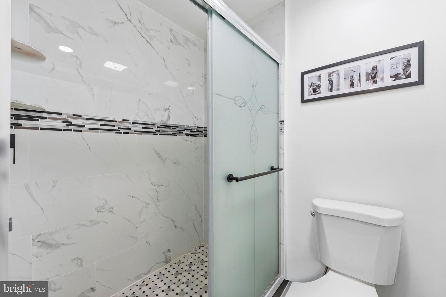 830 Lombard St #a Property Photo 18