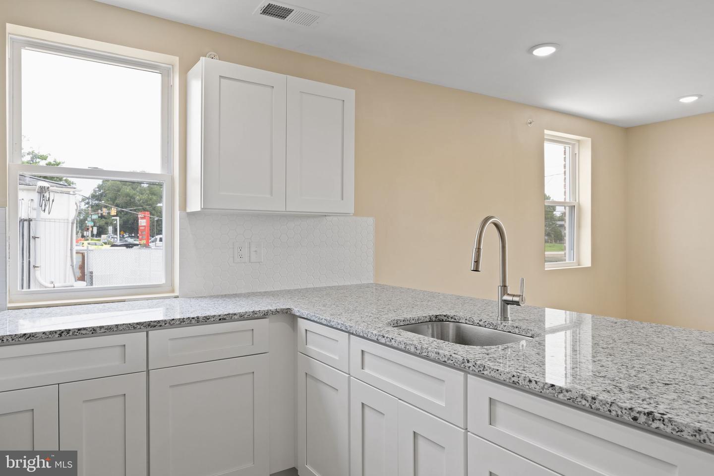 2832 Belmont Ave Property Photo 6