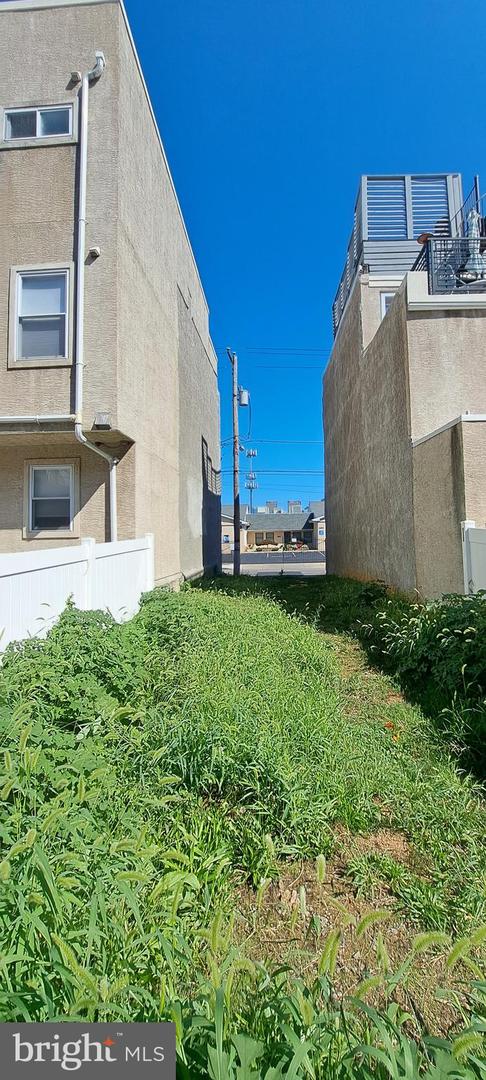 2050 Ellsworth St Property Photo 2