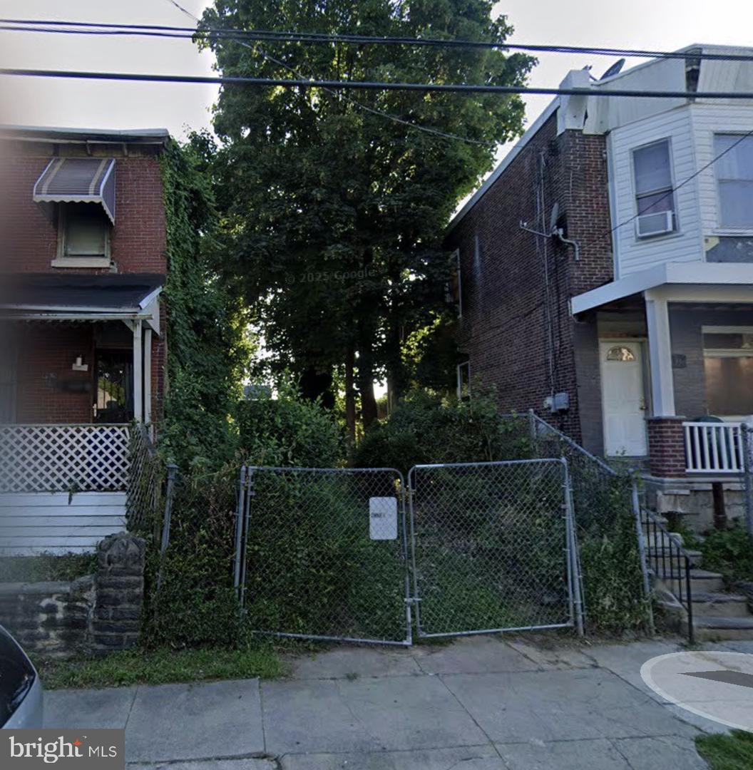 6337 N NORWOOD ST Property Photo 1