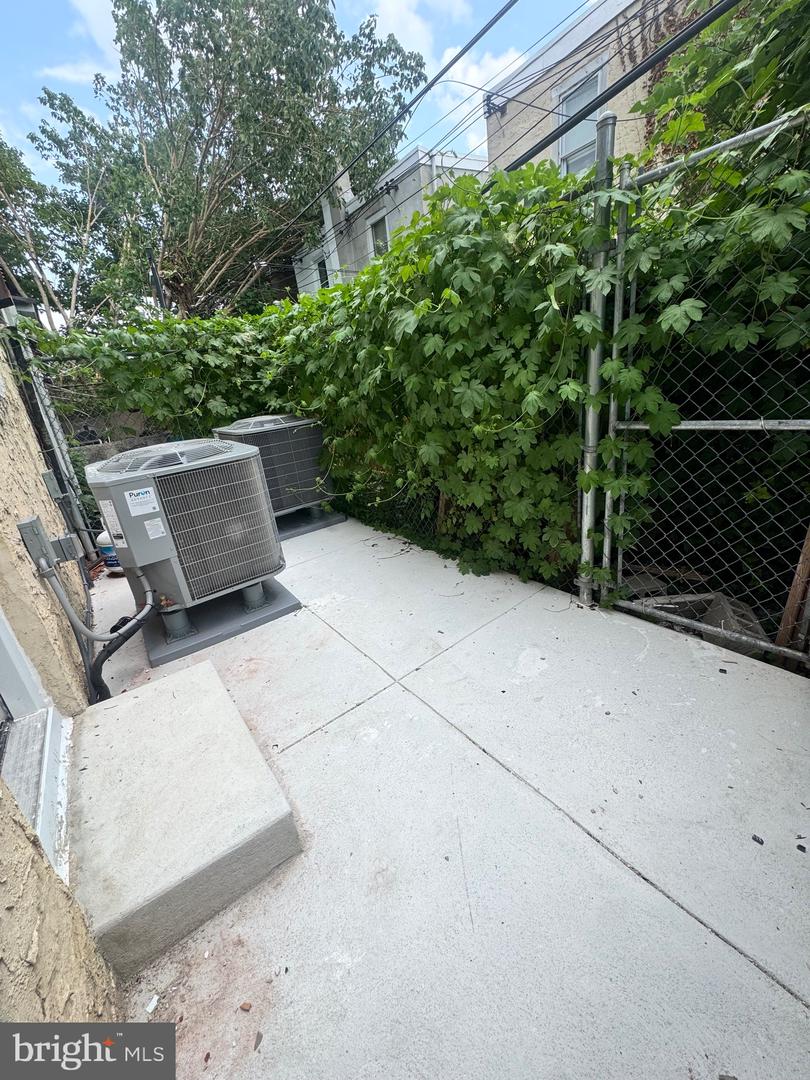 2236 Moore St #1 Property Photo 11