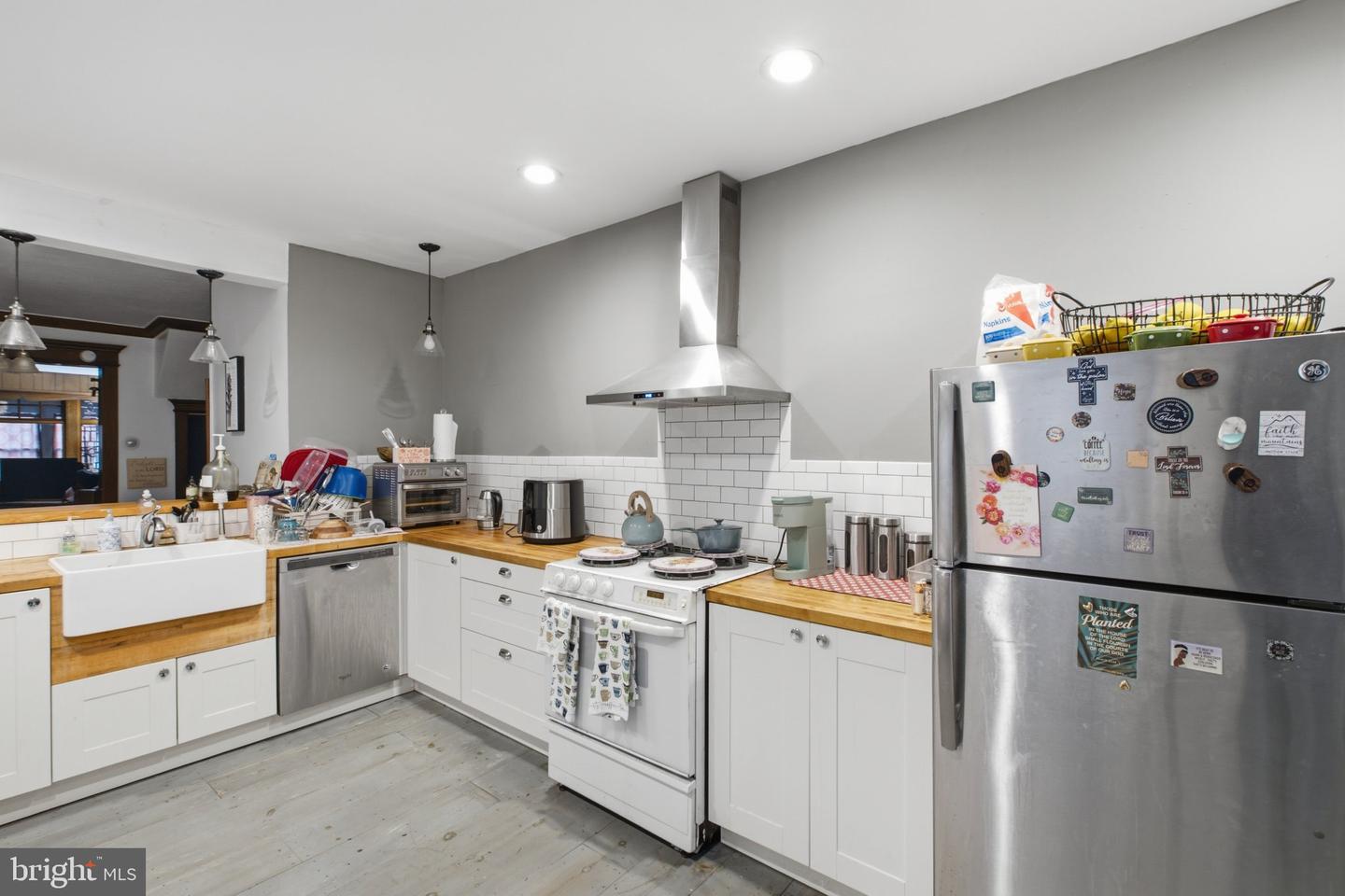 6023 Webster St Property Photo 12