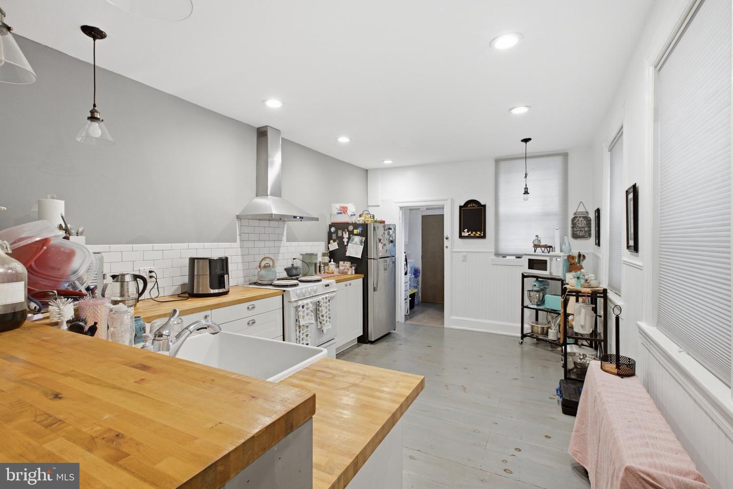 6023 Webster St Property Photo 13