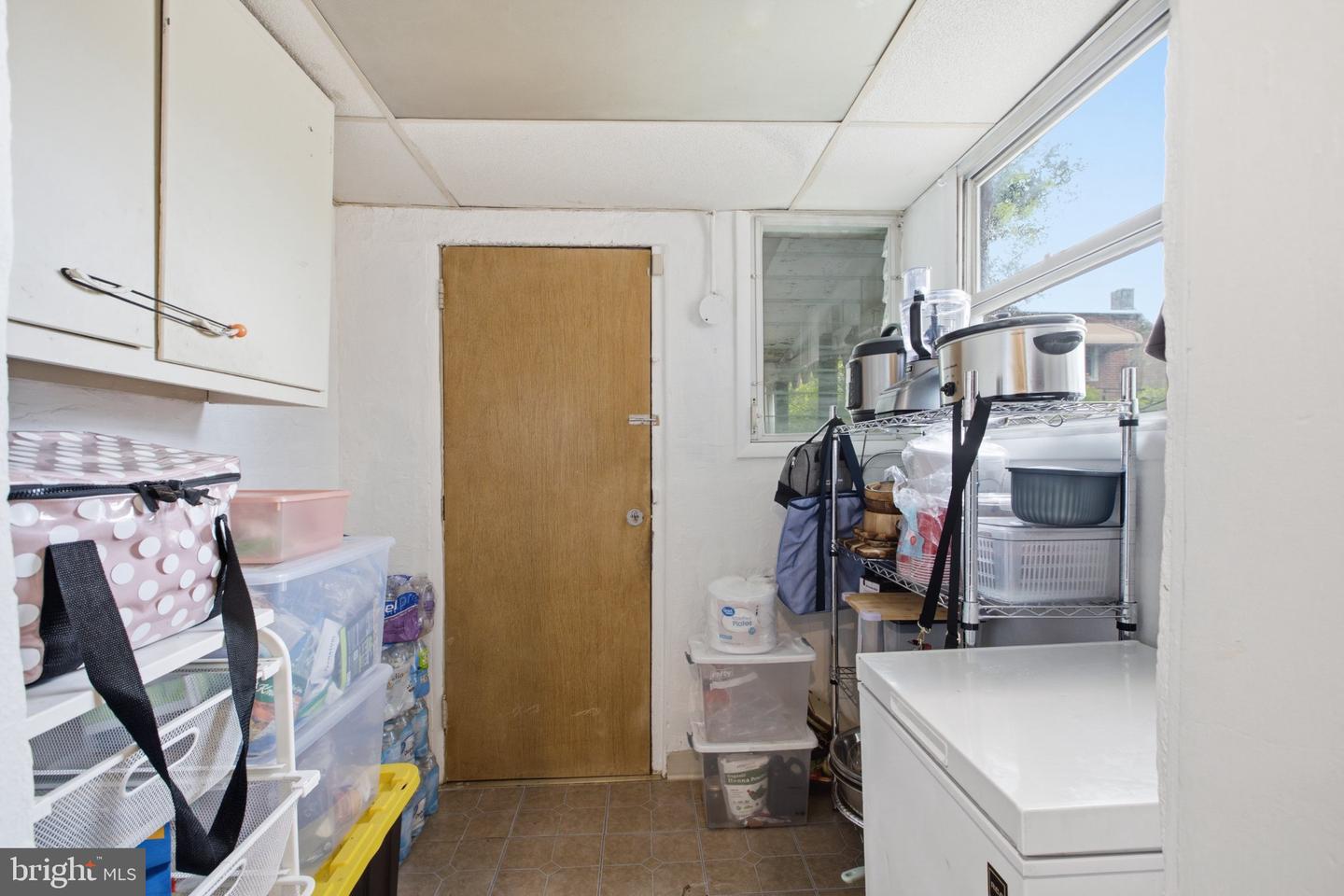 6023 Webster St Property Photo 14