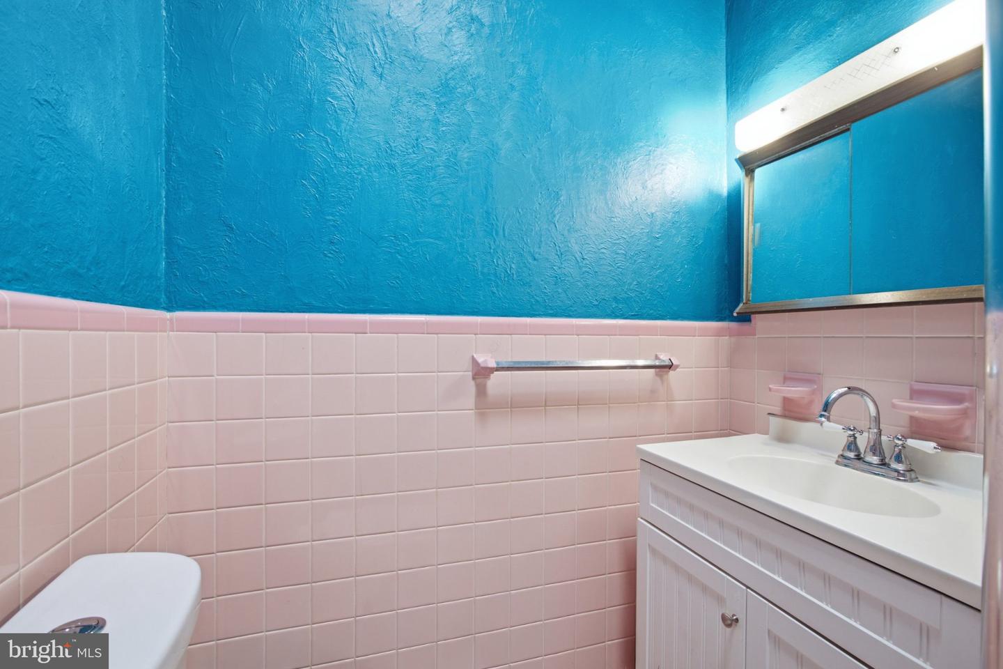6023 Webster St Property Photo 20