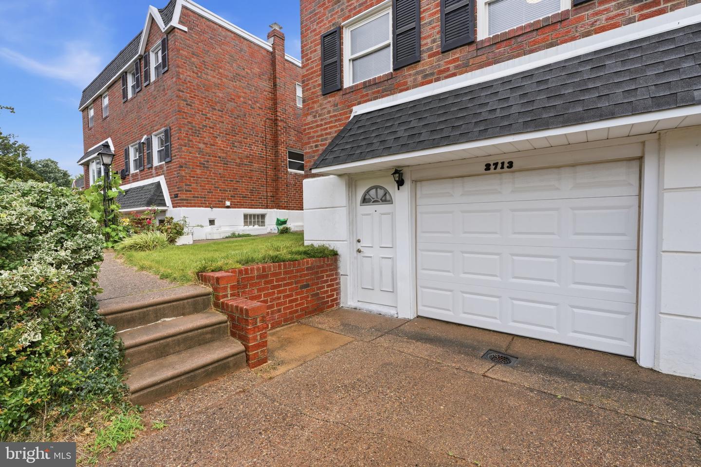 2713 Clayton St Property Photo 3