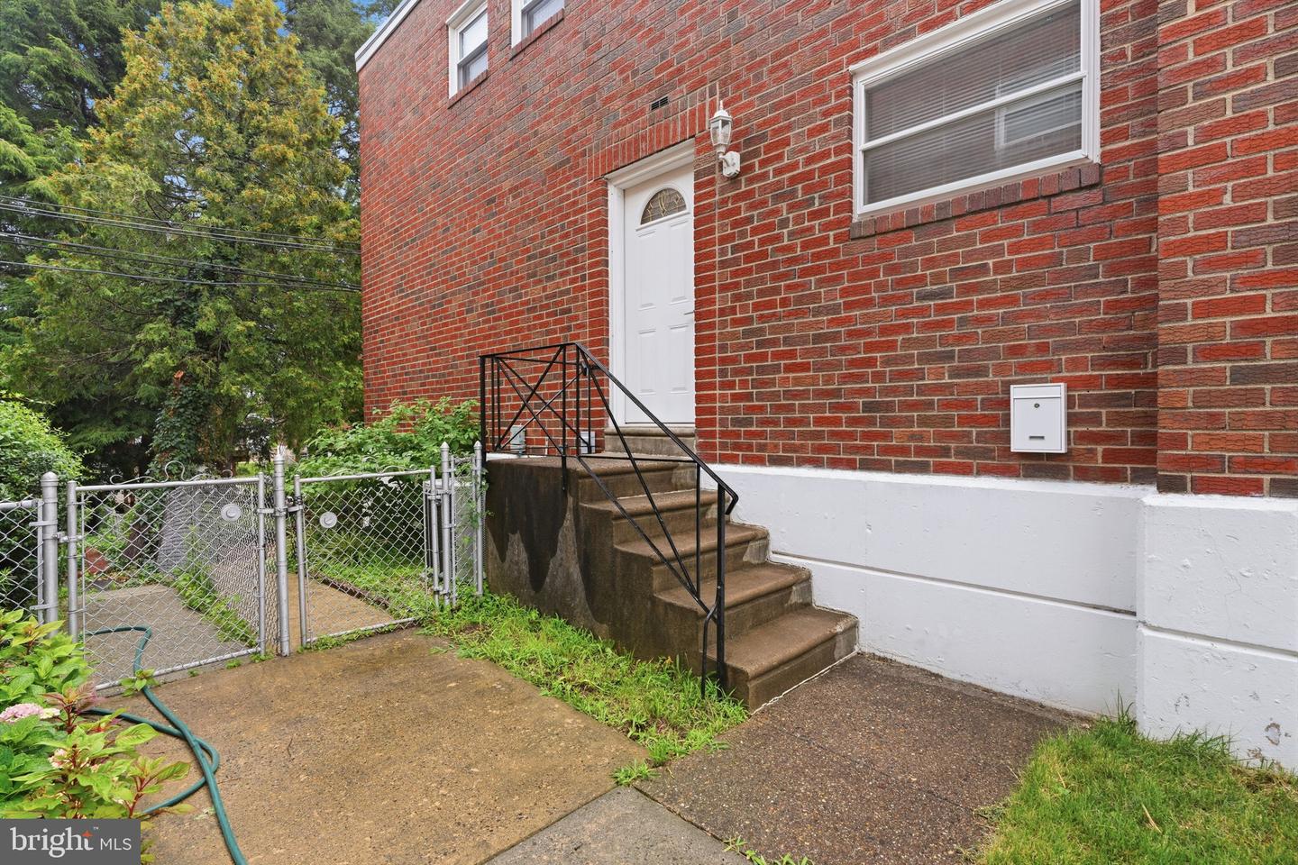 2713 Clayton St Property Photo 4