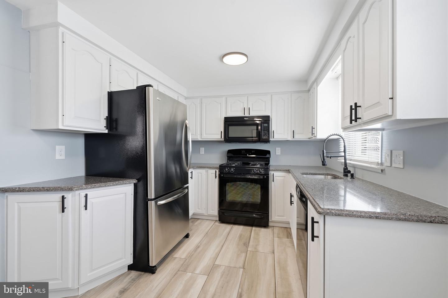 2713 Clayton St Property Photo 6