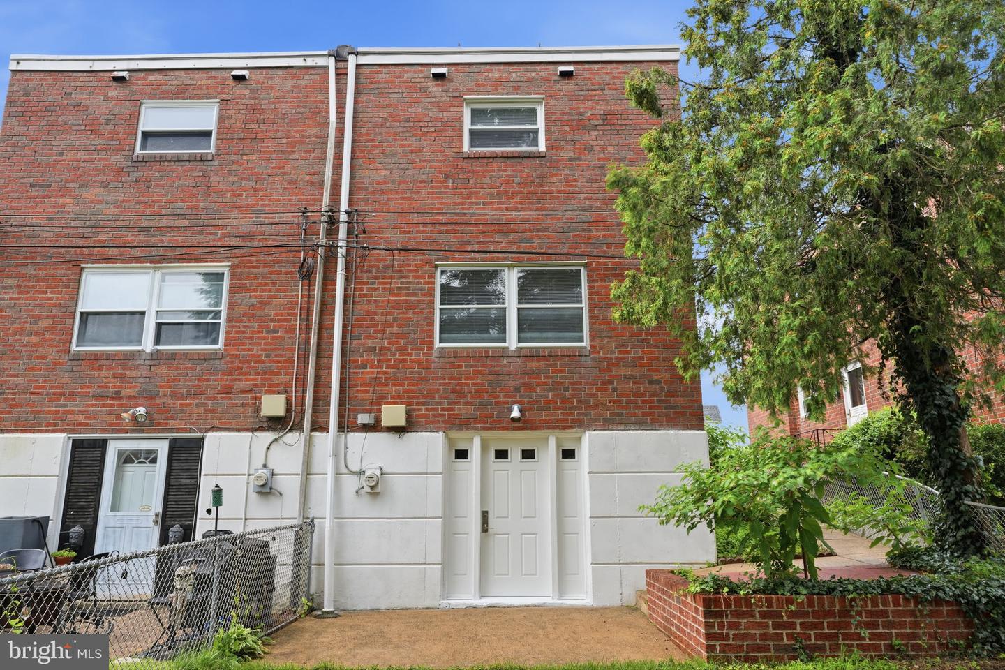 2713 Clayton St Property Photo 33