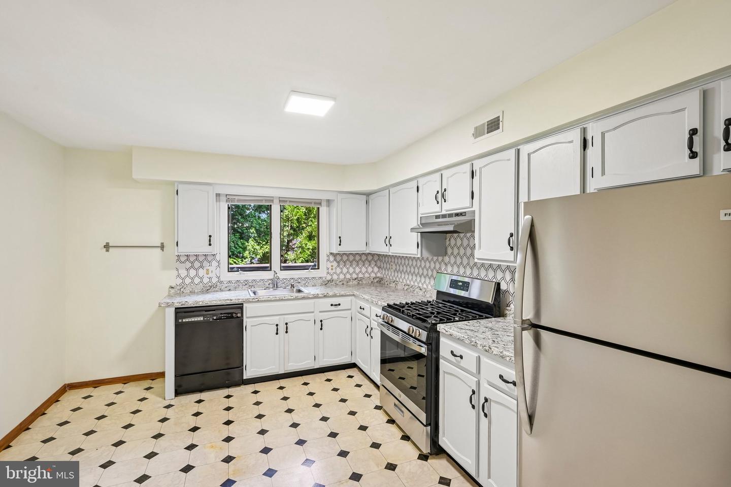 8816 Ridge Ave #17 Property Photo 11