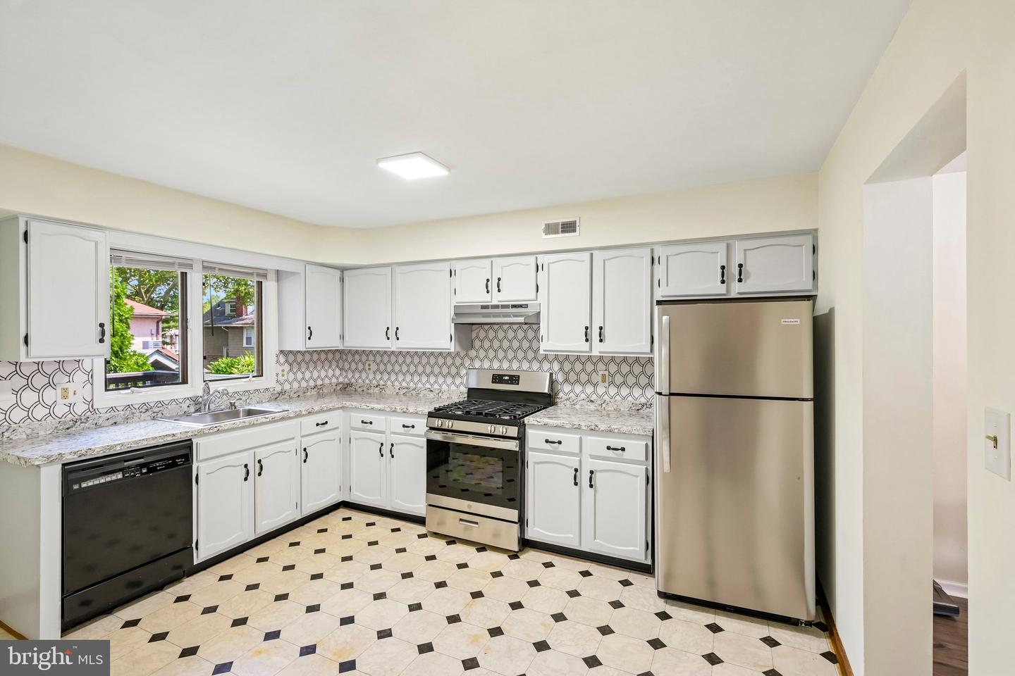 8816 Ridge Ave #17 Property Photo 12