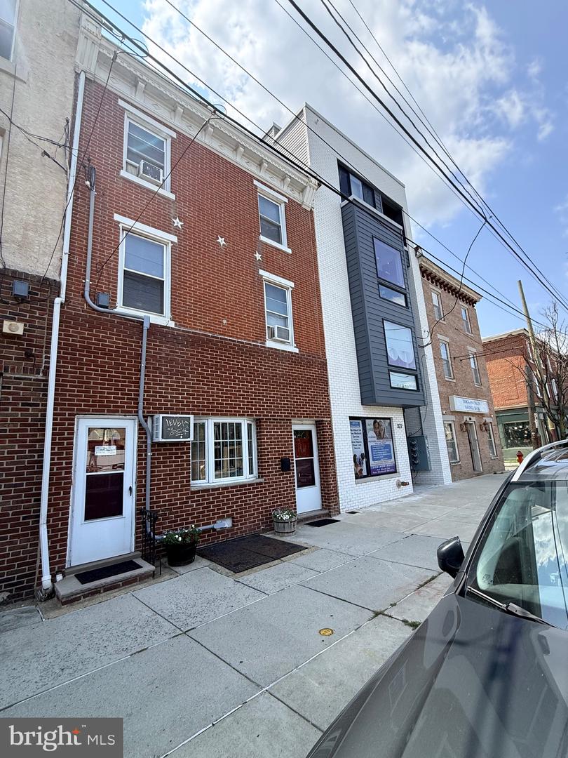 324 E Girard Ave Property Photo 2