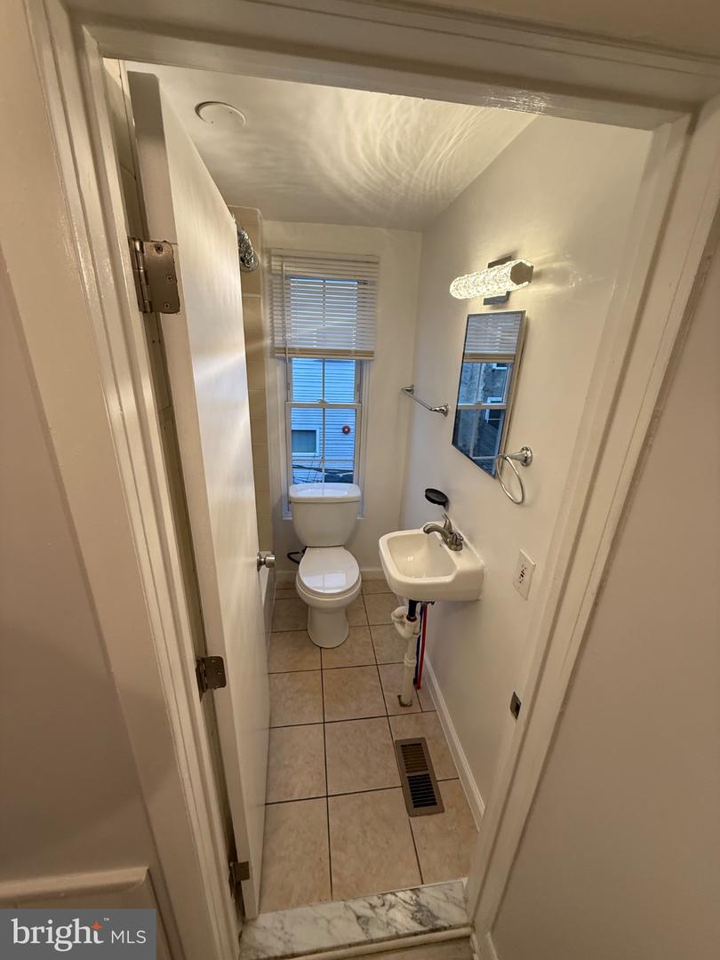 2040 N Darien St Property Photo 16
