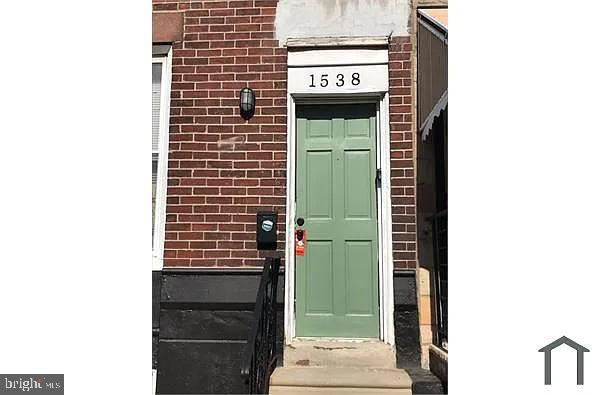 1538 S DOVER ST Property Photo 1