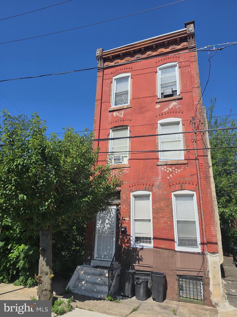 2150 N 27TH ST Property Photo 1