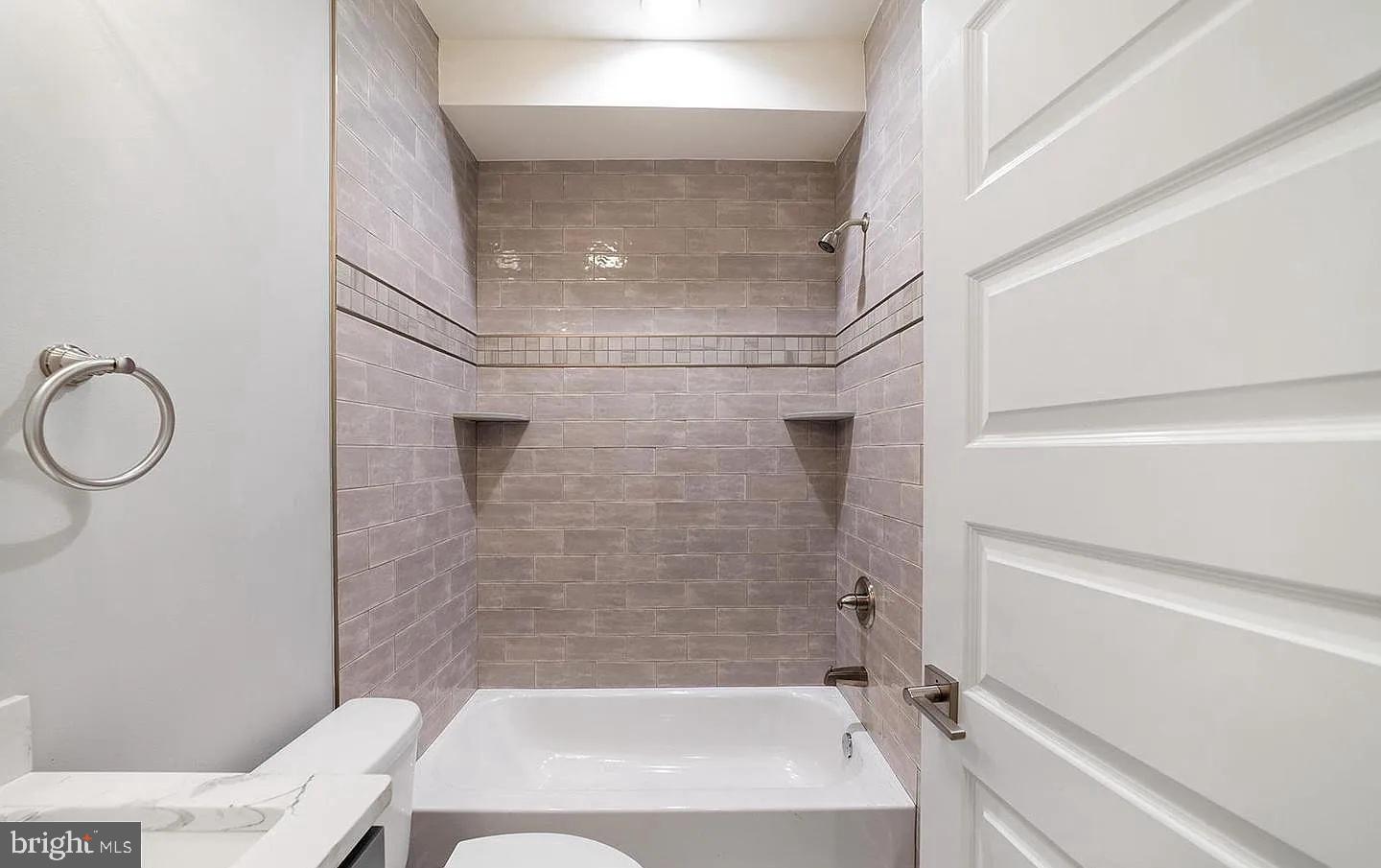 1524 W Stiles St #1 Property Photo 12