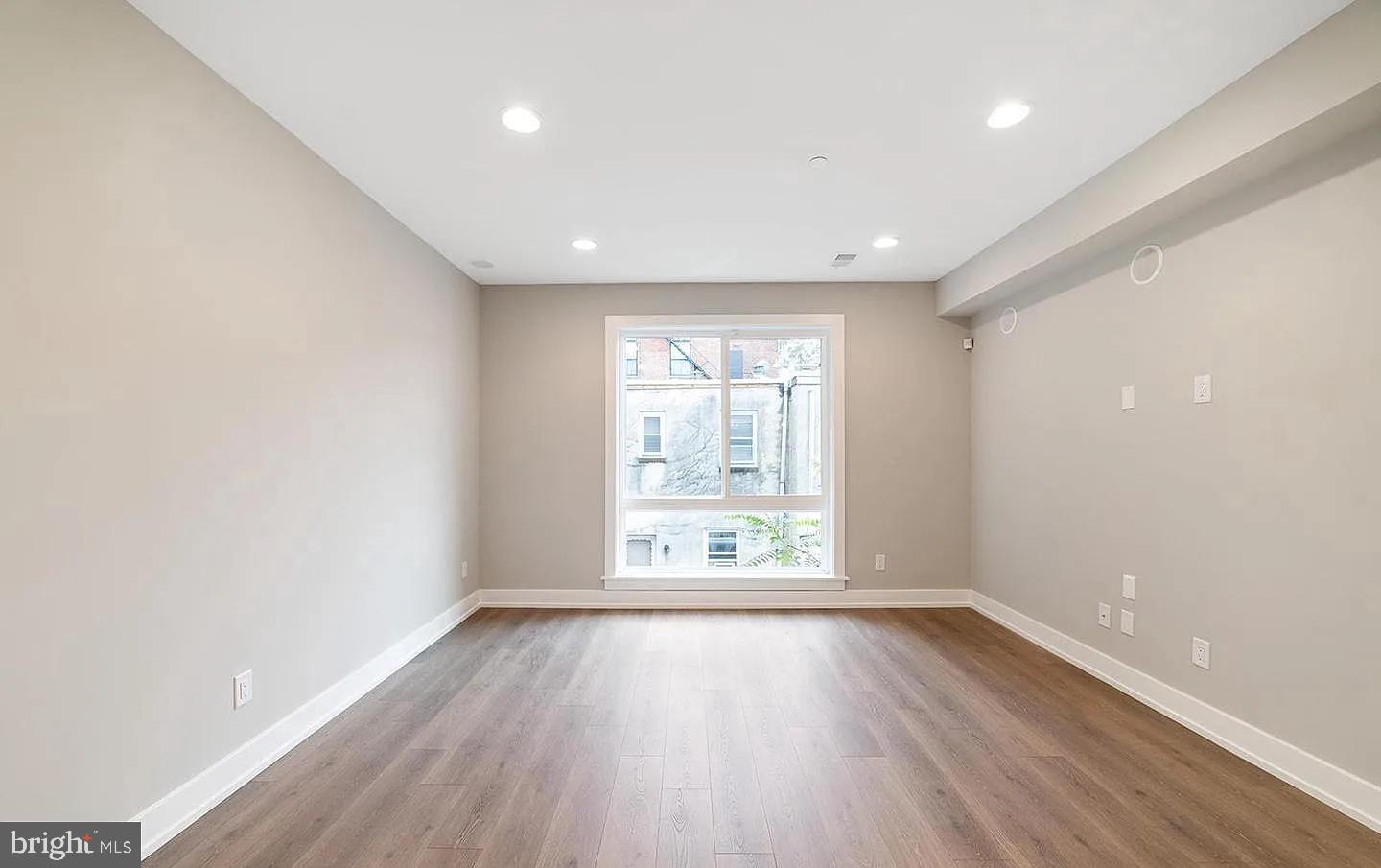 1524 W Stiles St #1 Property Photo 17