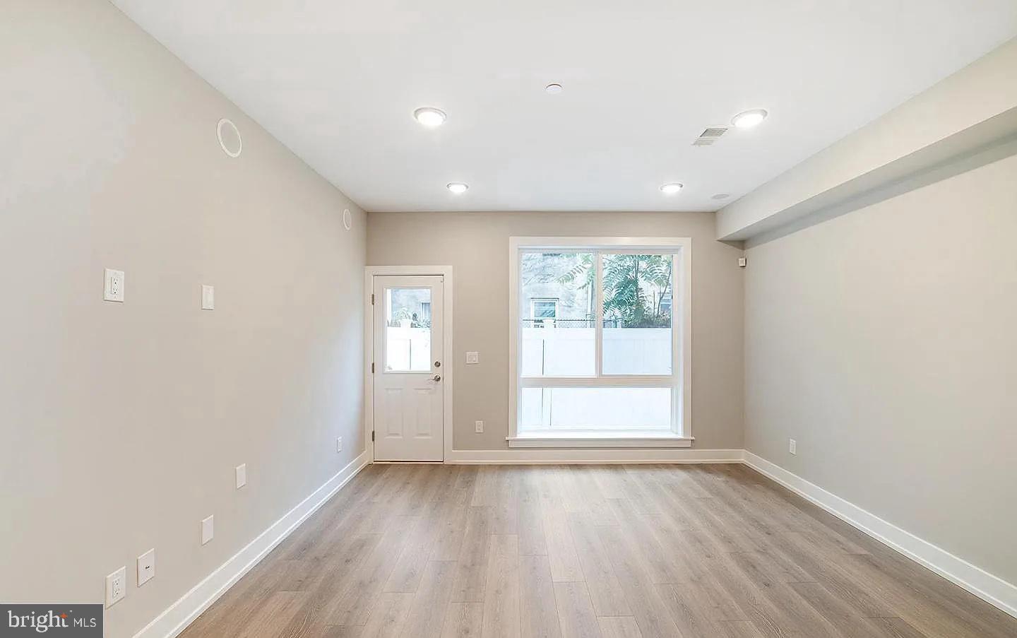 1524 W Stiles St #1 Property Photo 18