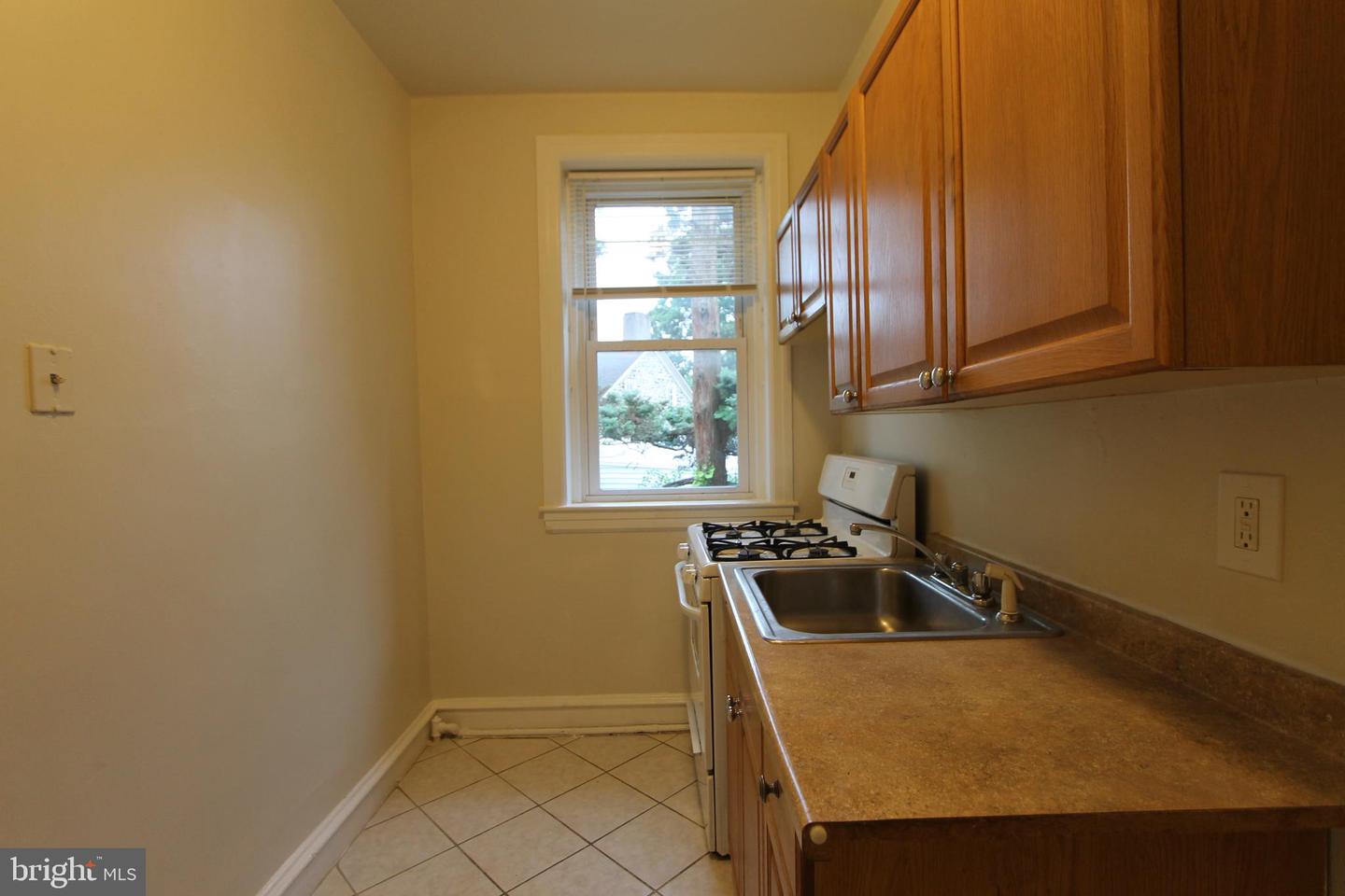 13-15 E Upsal St #b5 Property Photo 6