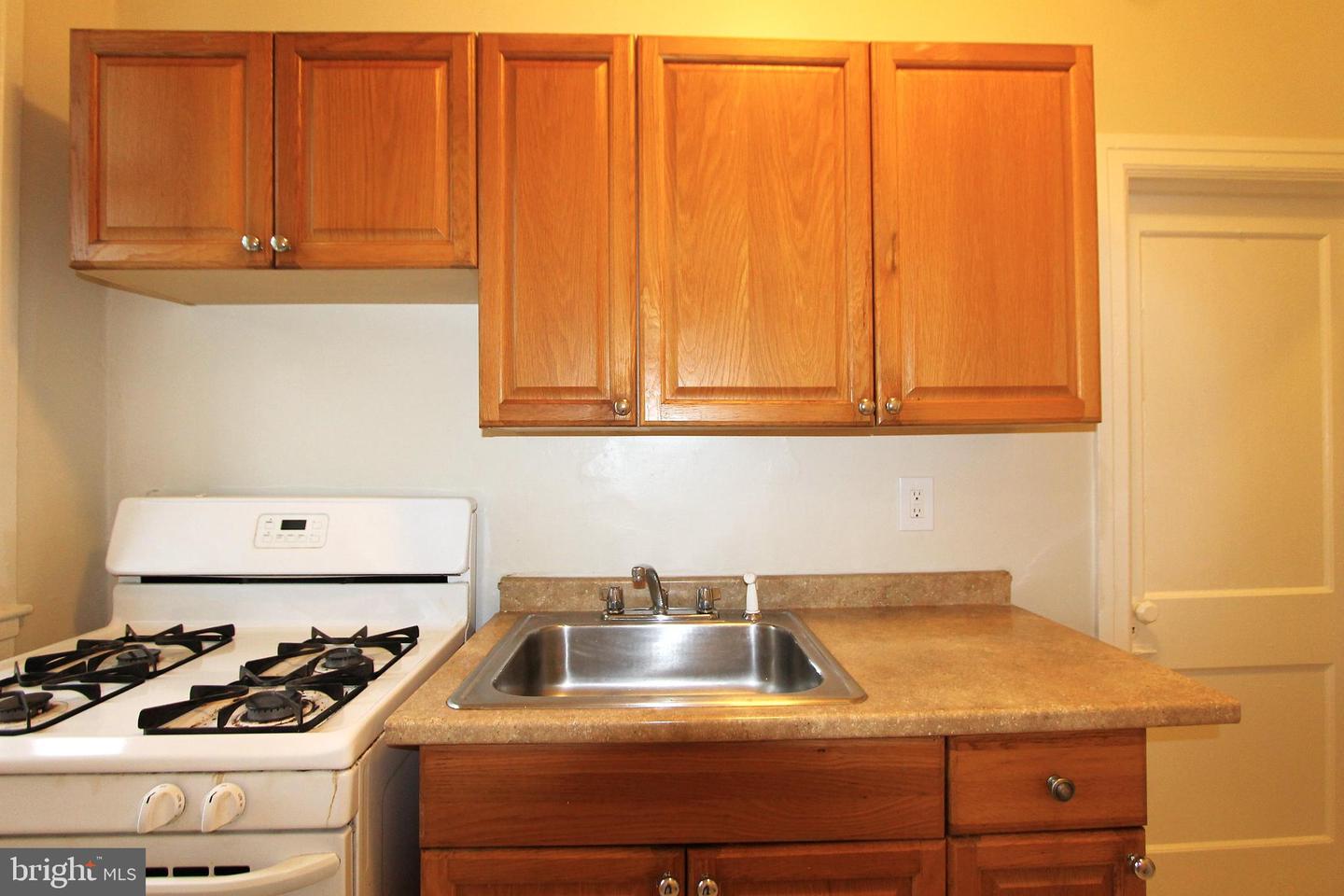 13-15 E Upsal St #b5 Property Photo 7