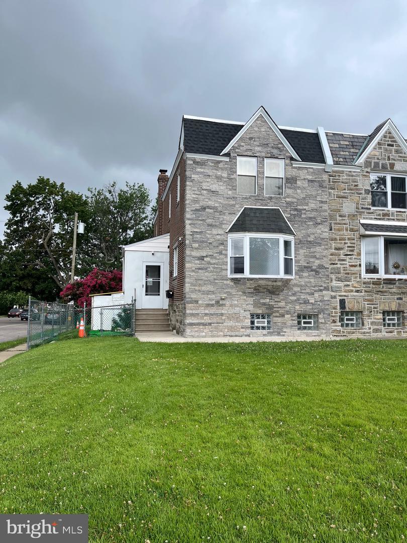 850 LONGSHORE AVE Property Photo 1