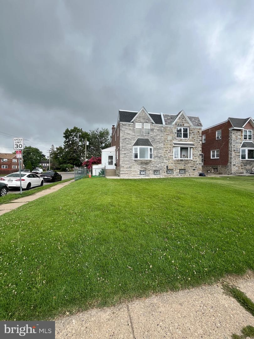 850 Longshore Ave Property Photo 2