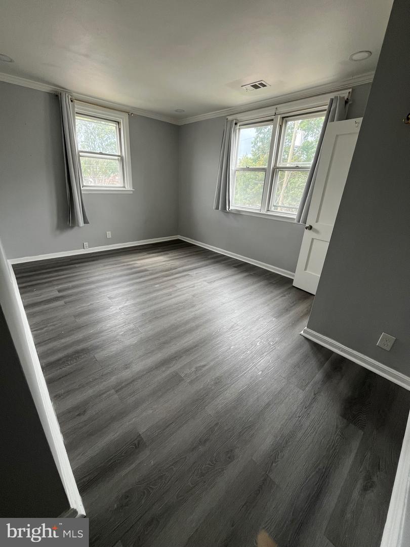 850 Longshore Ave Property Photo 15