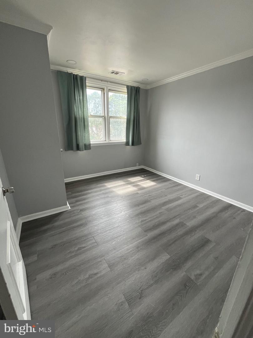 850 Longshore Ave Property Photo 16