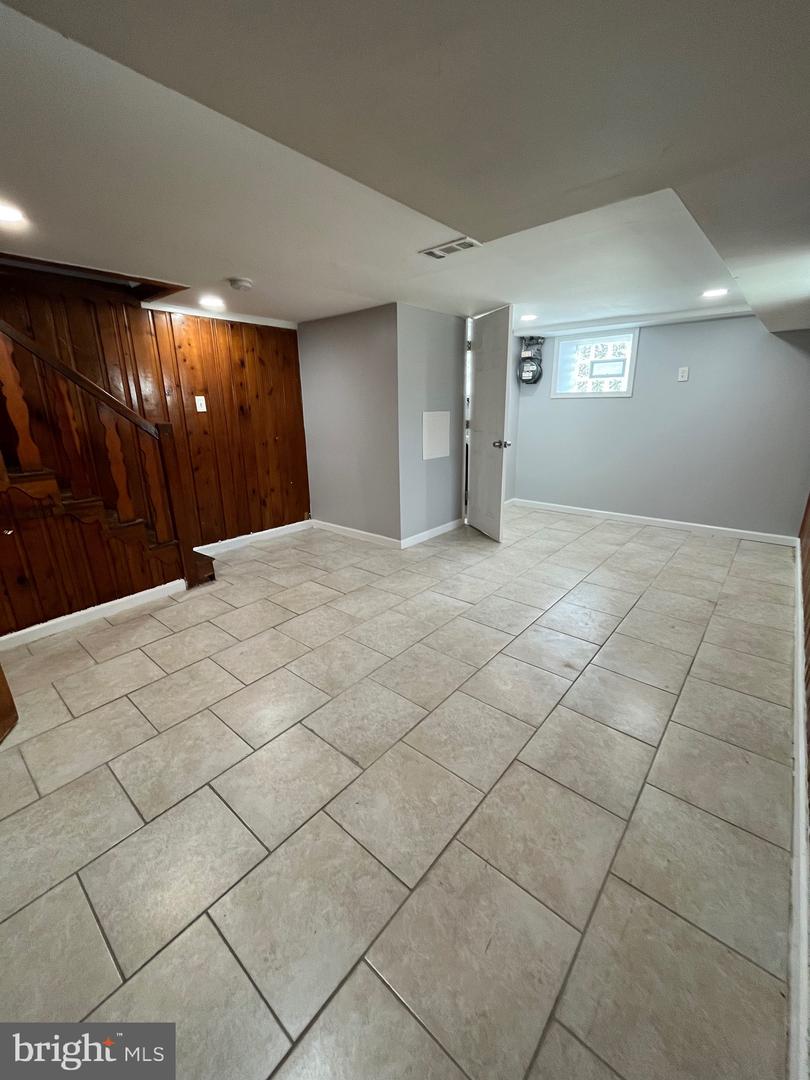 850 Longshore Ave Property Photo 18