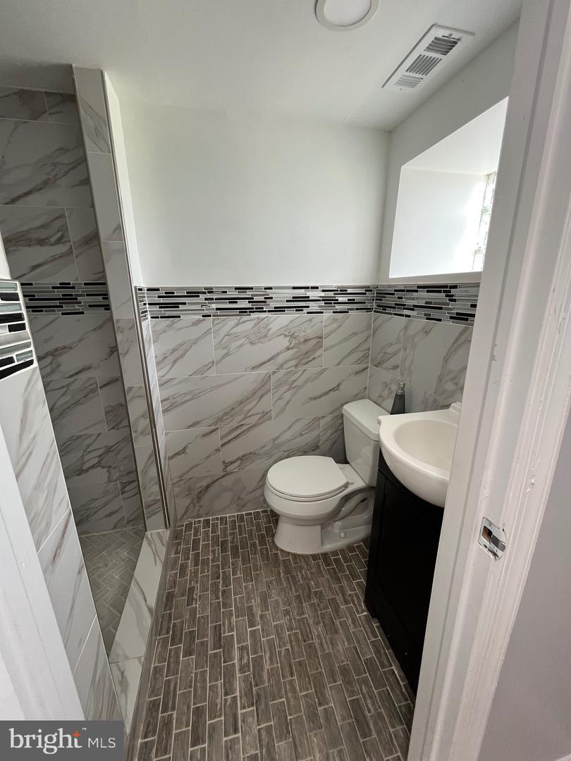 850 Longshore Ave Property Photo 19